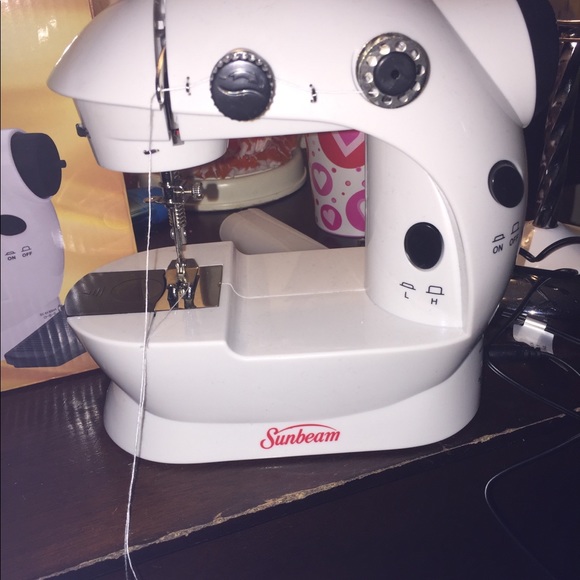 Cute Mini Sewing Machine - Picture 3 of 8